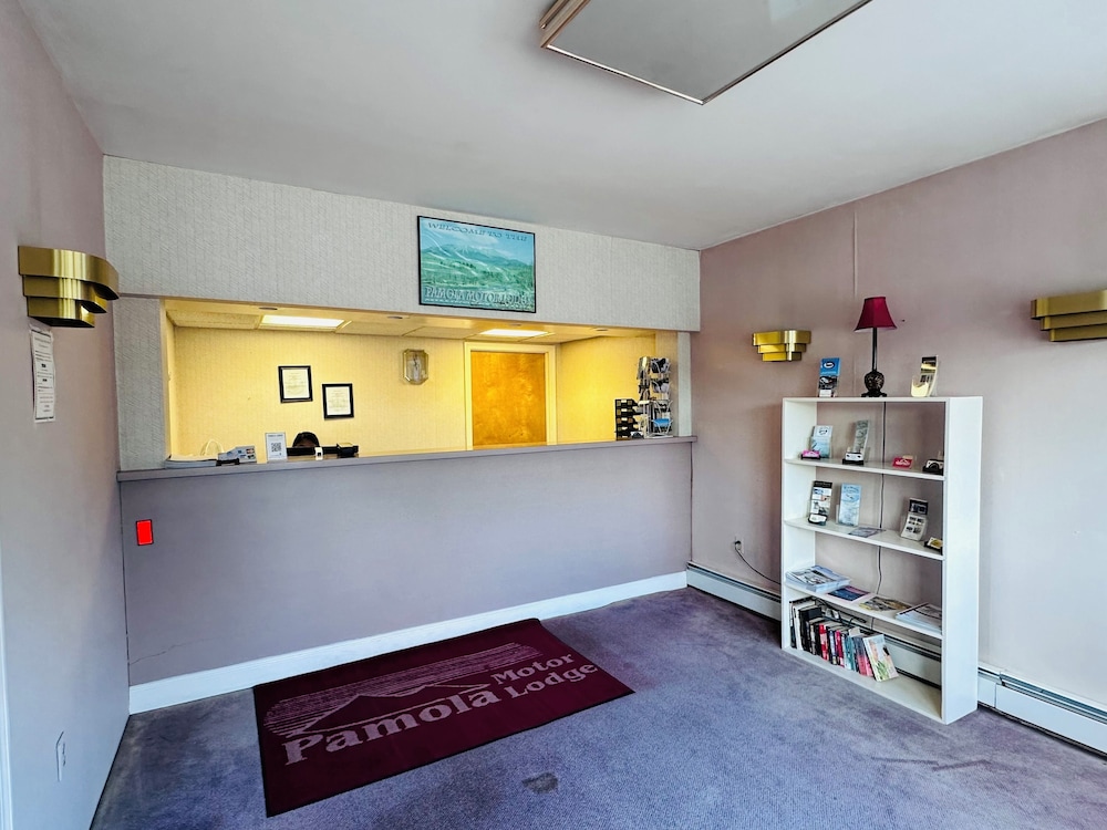 Pamola Motor Lodge - photo 2