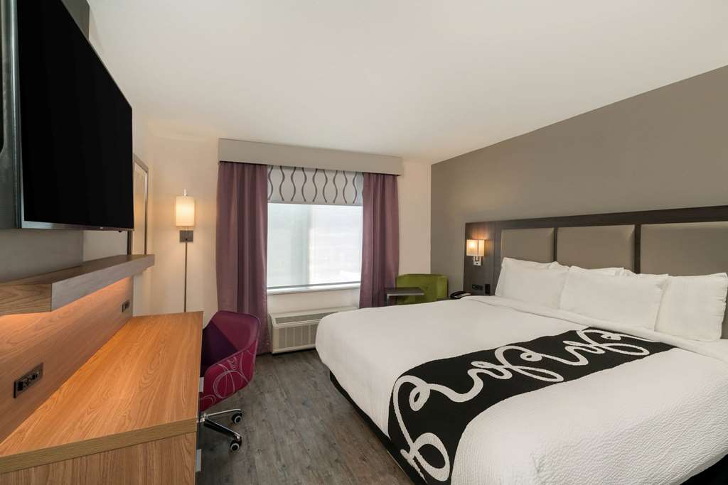 La Quinta Inn & Suites by Wyndham Mobile - photo 35