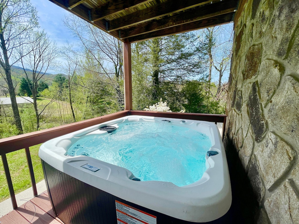 Cove Mountain Rest - carbon neutral hotel in Sevierville