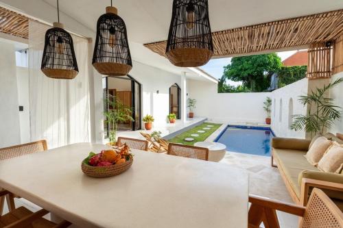 Sunny Island Rustic Villa with Private Pool 10 minutes to Canggu Central — 4-Star Luxury Hotel in Canggu, Indonesia