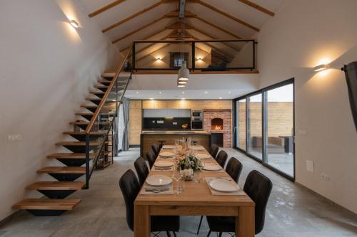 MY DALMATIA Luxury villa Prolozac with private heated pool — 4-Star Luxury Hotel in Donji Prolozac, Croatia