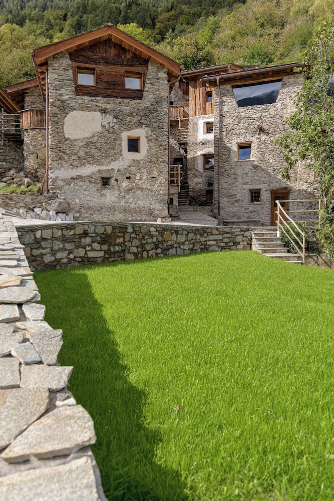 Agriturismo Ca Gianin — 4-Star Luxury Hotel in Vervio, Italy