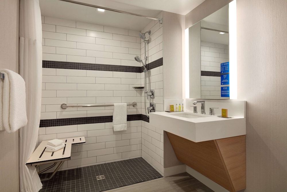 DoubleTree by Hilton Canton Downtown - photo 24