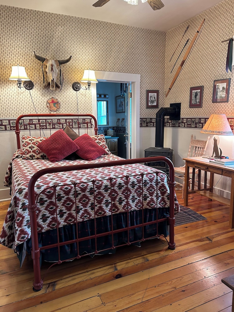 Moore's Old Pine Inn - photo 6