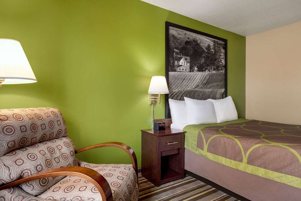 Super 8 by Wyndham Germantown Milwaukee - photo 18
