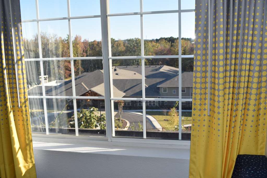 Microtel Inn & Suites by Wyndham Stockbridge Atlanta I 75 - photo 36