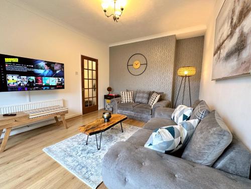 Large House on the Edge of the Brecon Beacons — 4-Star Luxury Hotel in Ebbw Vale, United Kingdom