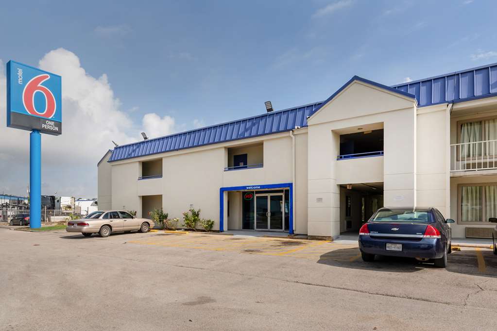Motel 6 Houston TX East - photo 3
