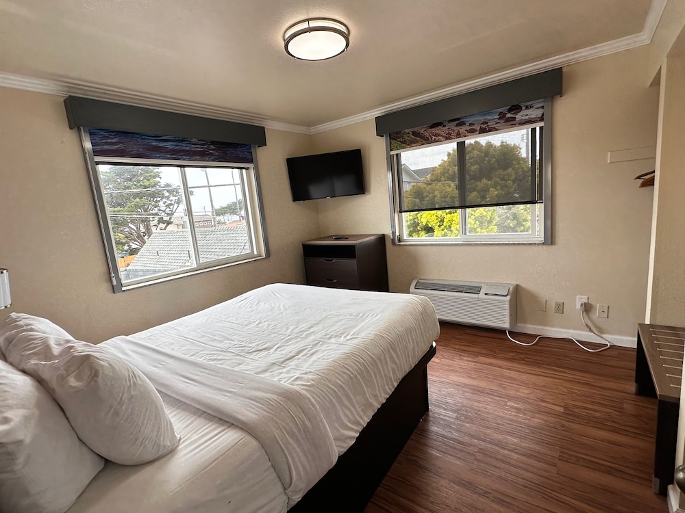 Beachwalker Inn and Suites - photo 11