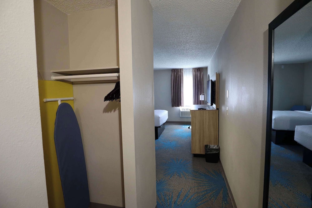 Days Inn by Wyndham Mandan Bismarck Area - photo 14