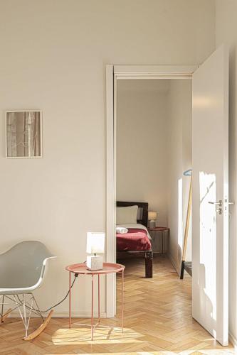 Cozy and Stylish Apt Next to Stamba and Rooms
