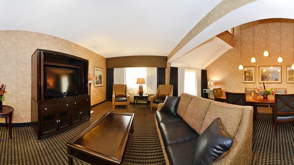 Biltmore Hotel Suites - photo 9