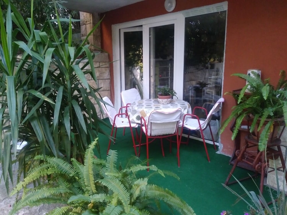 Marija Garden Terrace A1 in Makarska, Croatia