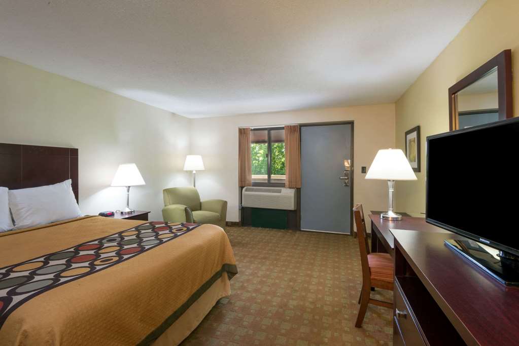 Super 8 by Wyndham White River Junction - photo 4