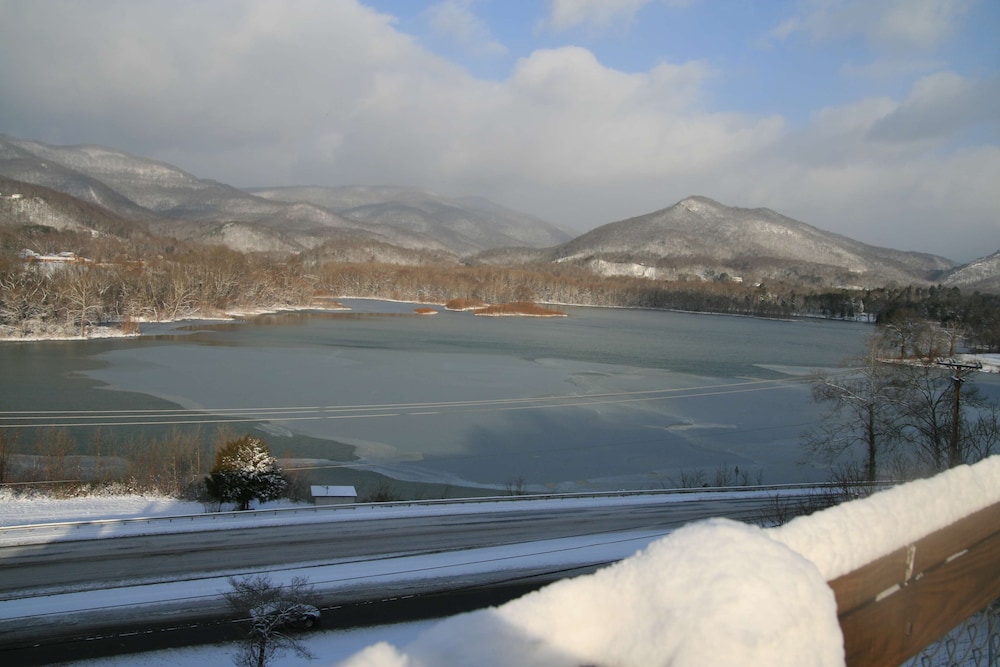 Hampton Inn Caryville I 75 Cove Lake State Park - photo 84