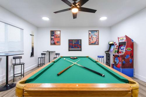 Spacious 5 BR Home with Games and Spa