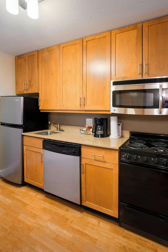 TownePlace Suites Kansas City Overland Park - photo 17