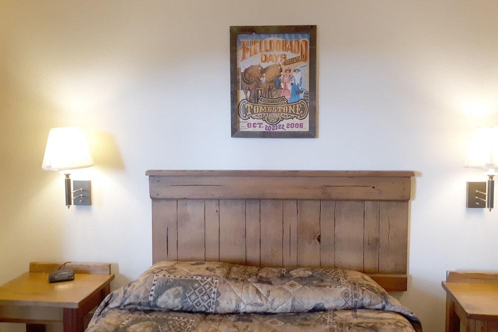 Tombstone Motel - photo 3