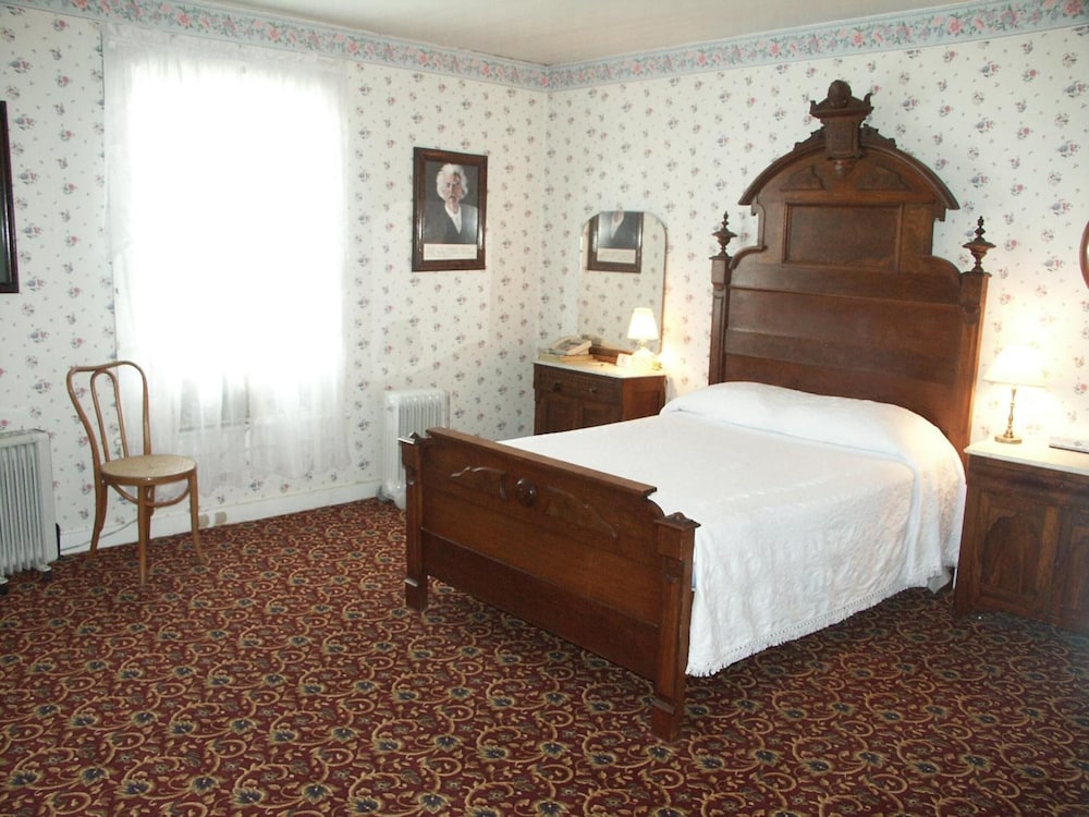 Bridgeport Inn - photo 19