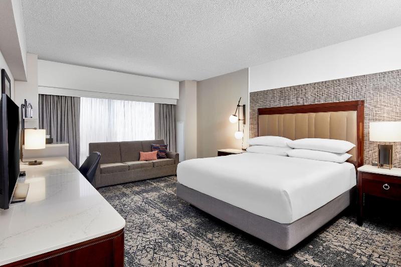 Sheraton Indianapolis Hotel at Keystone Crossing - photo 5