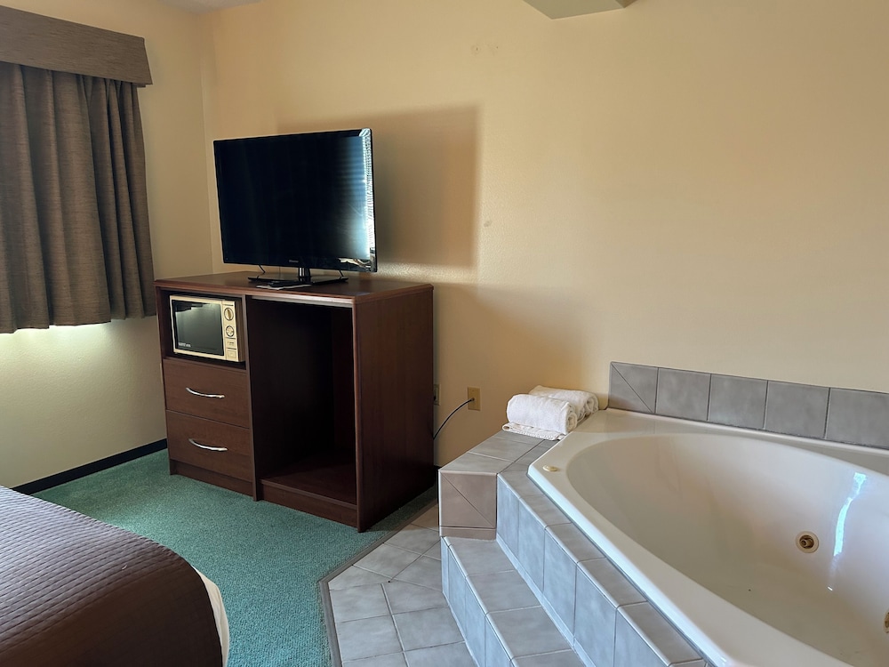 AmericInn by Wyndham Blackduck - photo 5