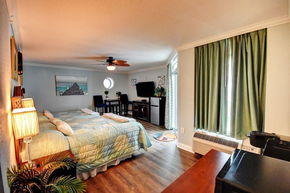 Grand Atlantic Resort 601 Efficiency Studio Bedroom Condo by RedAwning - featured photo