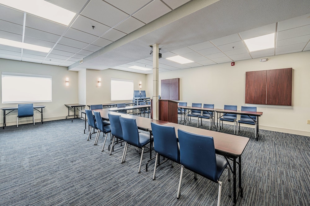 Holiday Inn Express & Suites Franklin KY by IHG - photo 64