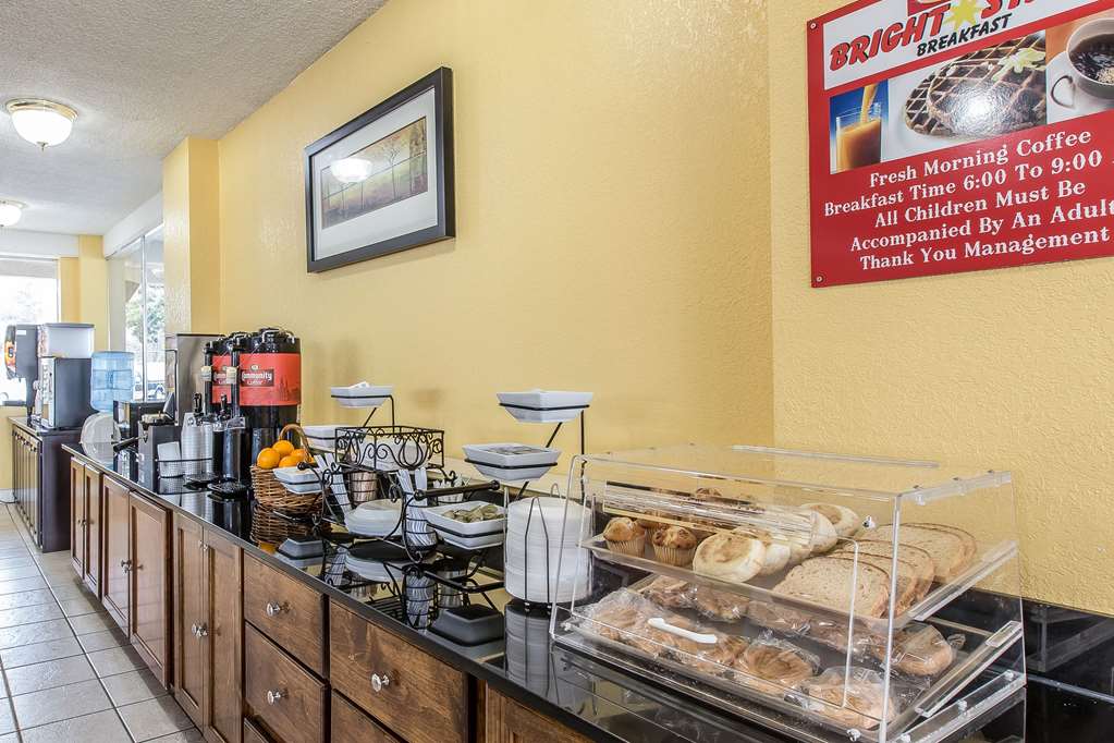 Econo Lodge Byron - photo 15