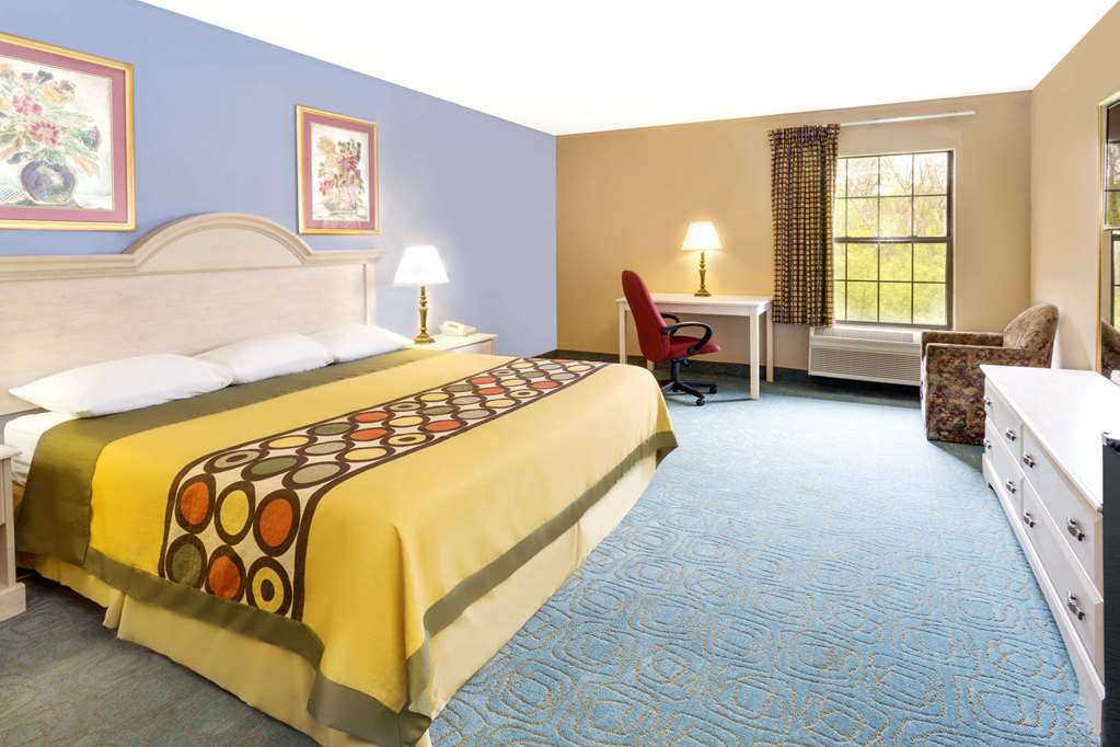Super 8 by Wyndham Freeport - photo 7