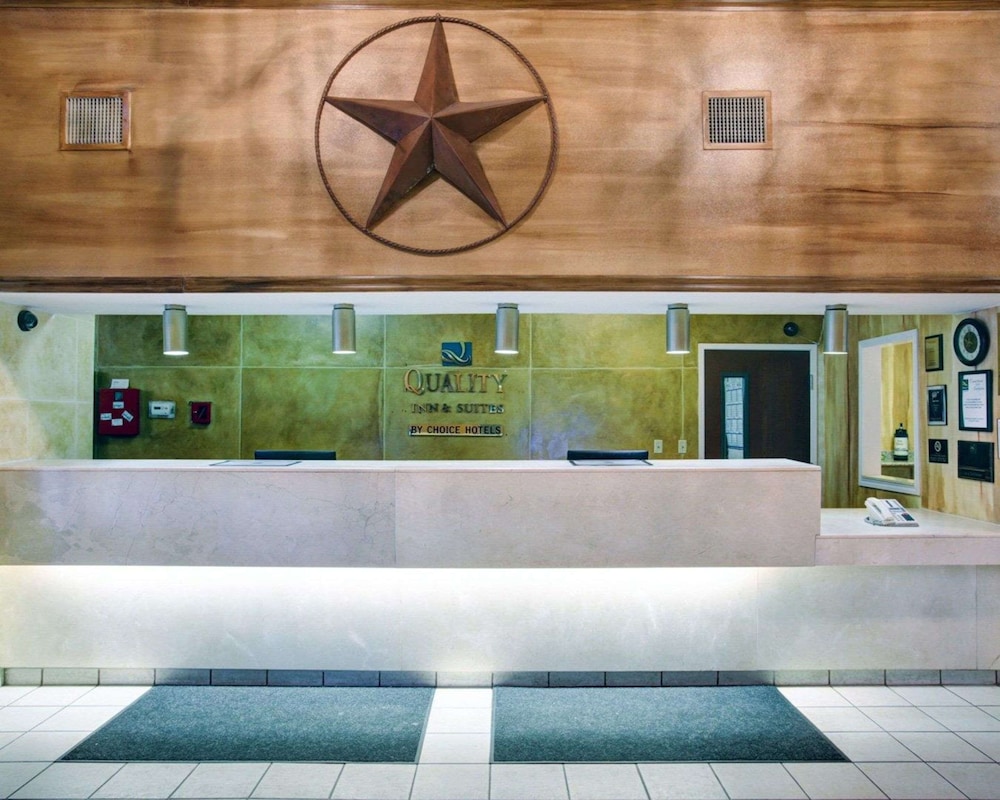 Quality Inn & Suites Airport - photo 3