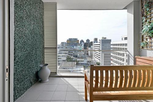 Yaya Modern Apartment with City Ocean & Mountain views — 4-Star Luxury Hotel in Cape Town, South Africa