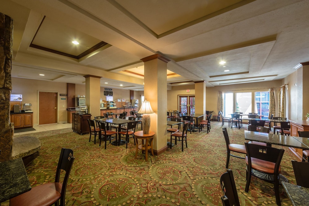 Triple Play Resort Hotel & Suites - photo 40