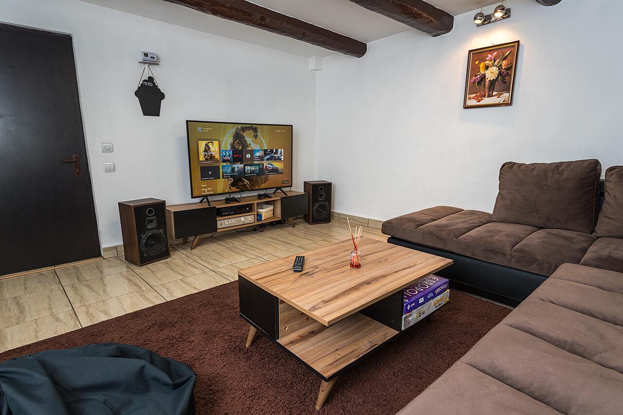 Casa Cristopher — 4-Star Luxury Hotel in Busteni, Romania