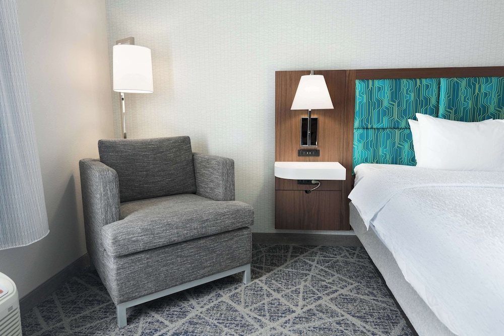 Hampton Inn & Suites Tulsa Central - photo 10