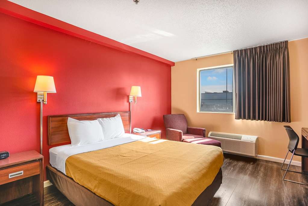 Econo Lodge Princeton - photo 18