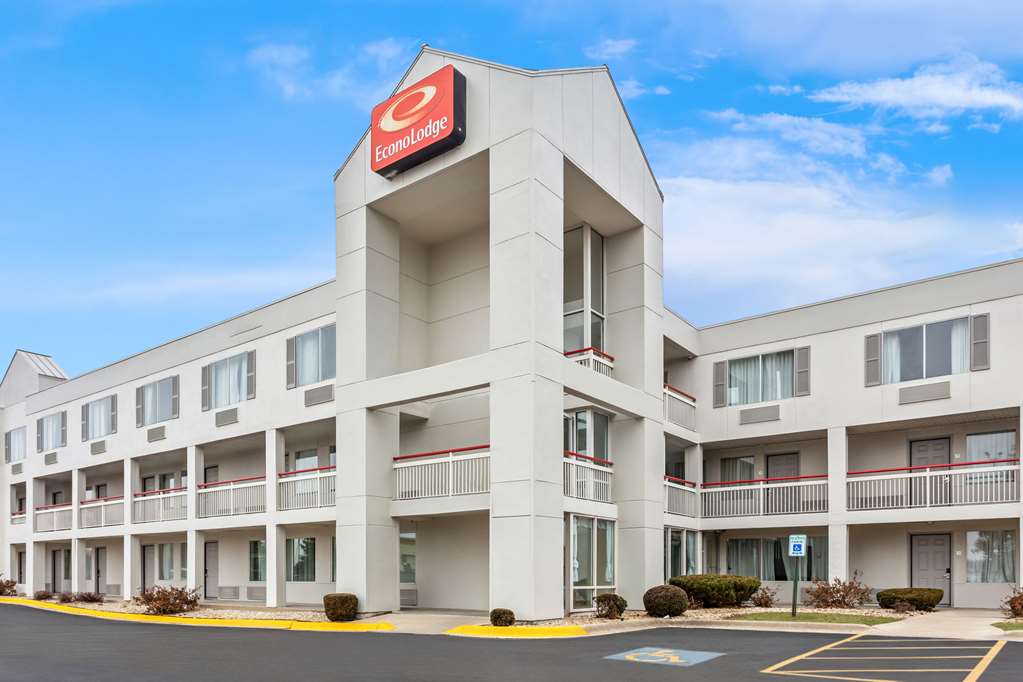 Econo Lodge Willowbrook - carbon neutral hotel in Willowbrook