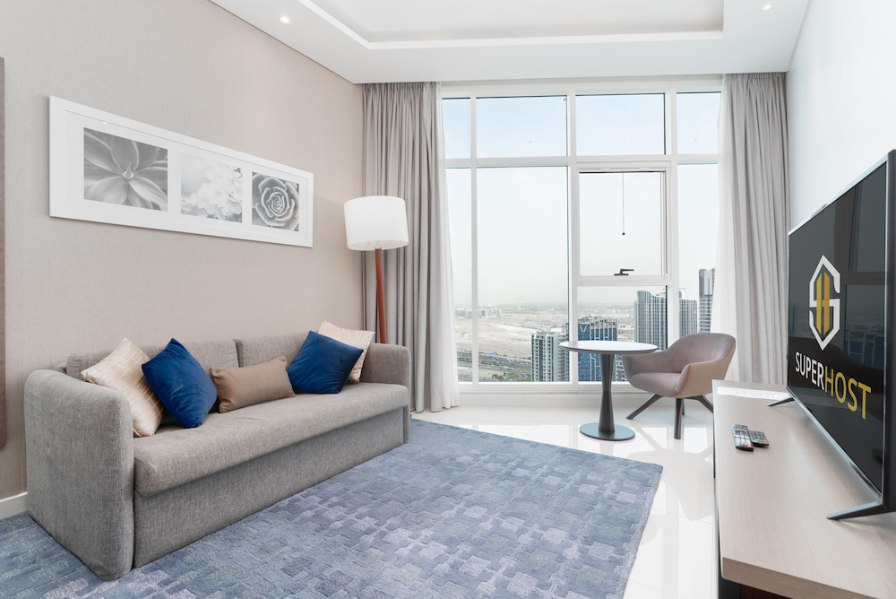 SuperHost Breathtaking Canal Views From this Cozy Apartment — 5-Star Luxury Hotel in Dubai, United Arab Emirates