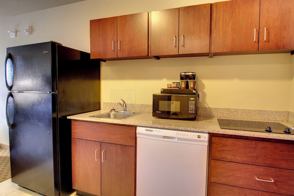 Cobblestone Hotel & Suites Newton - photo 22
