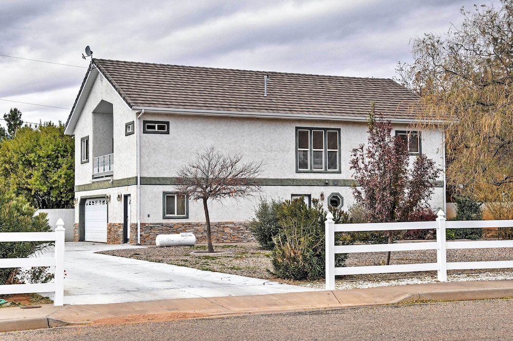 Sunny La Verkin Studio 20 Mi to Zion Natl Park — 4-Star Luxury Hotel in Laverkin, United States