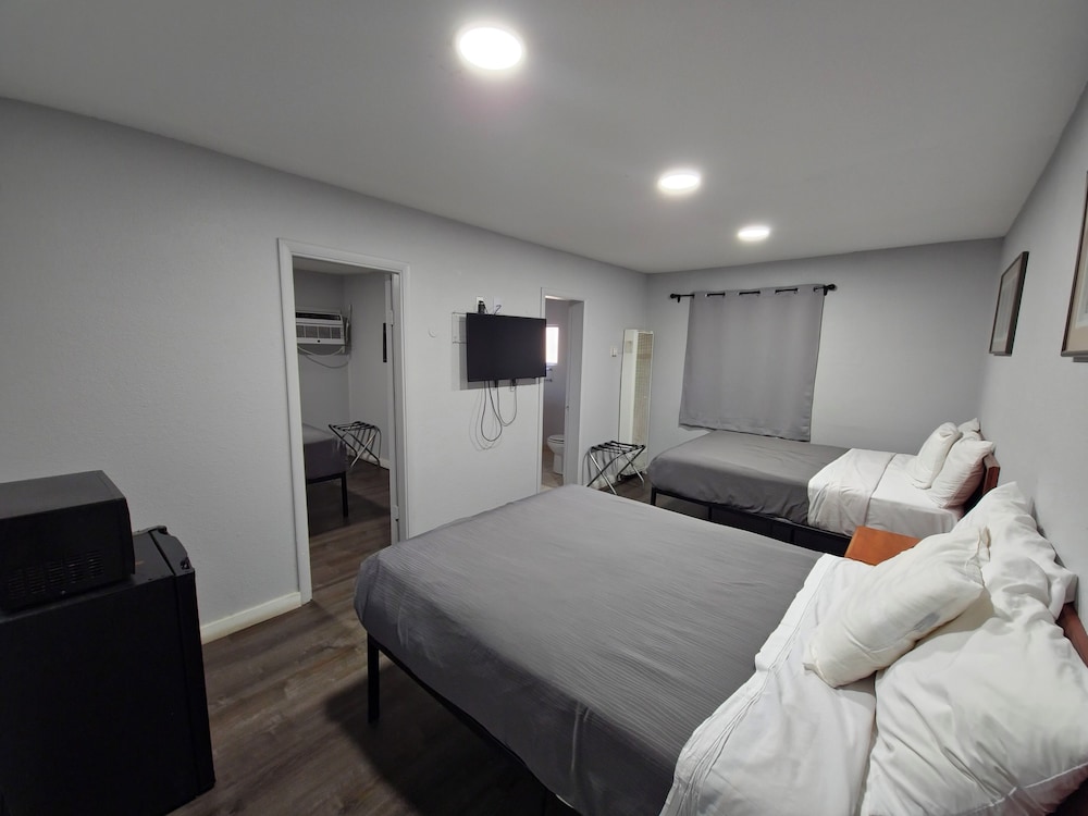 The L Motel - photo 5