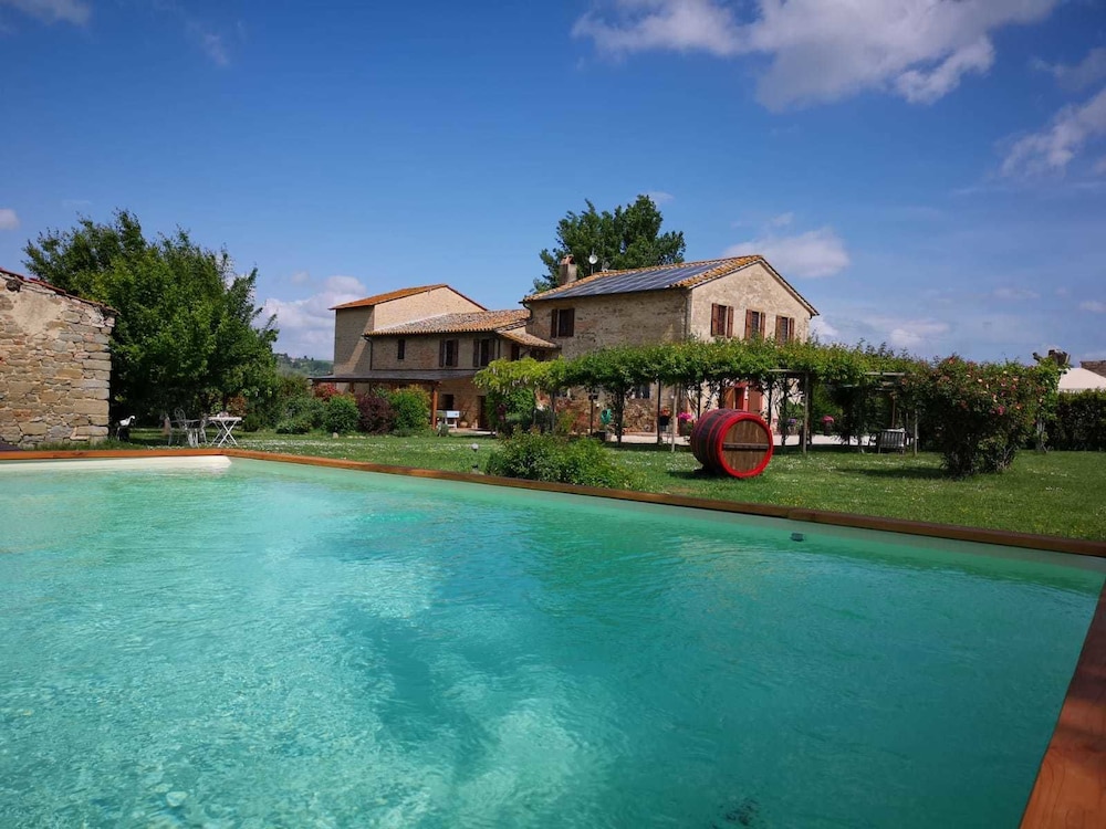 River Melody B&B — 4-Star Luxury Hotel in Bettona, Italy