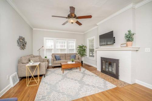 3 Bed 1 5 Bath Home By College Hill & Hospitals — 4-Star Luxury Hotel in Wichita, United States