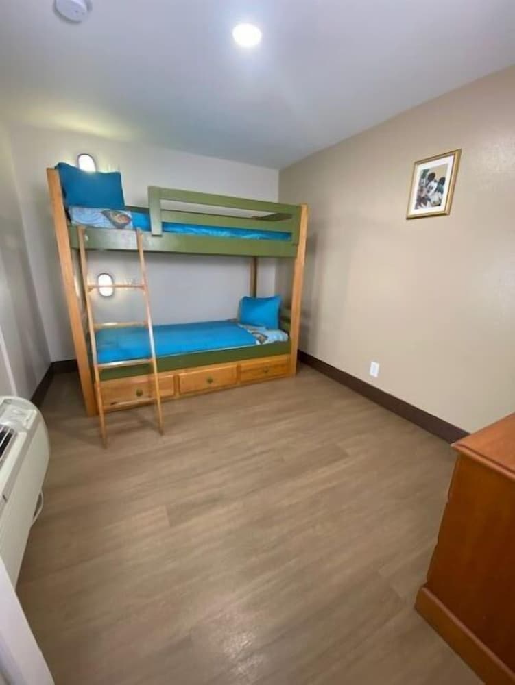 Stanford Inn & Suites Anaheim - photo 16