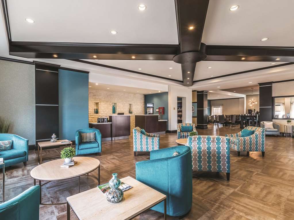 La Quinta Inn & Suites by Wyndham Dallas Grand Prairie South - photo 11