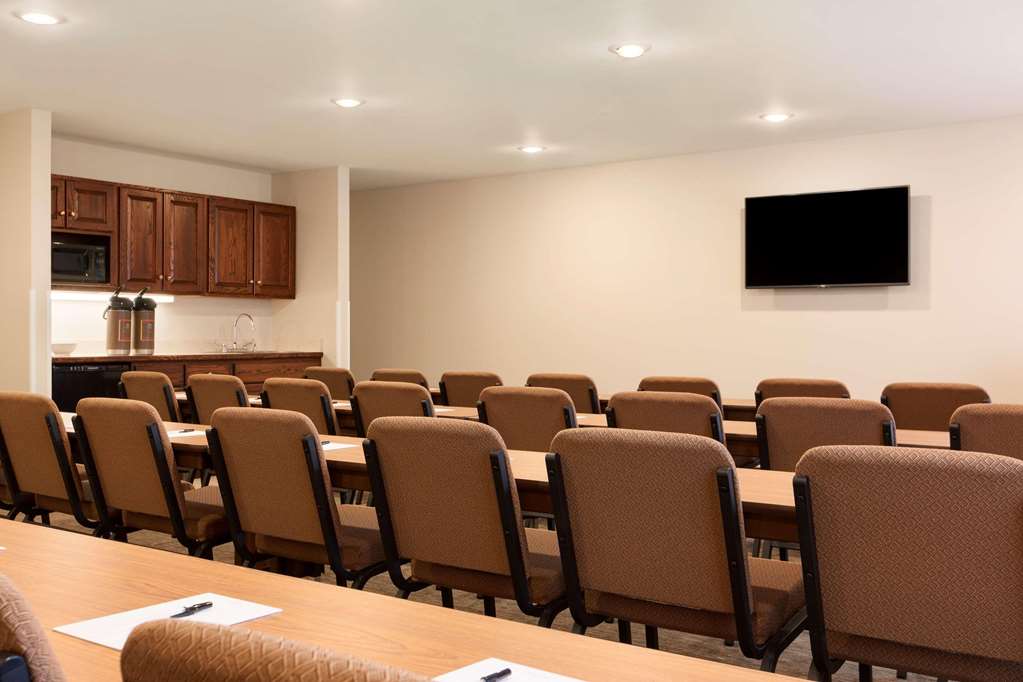 Country Inn & Suites by Radisson Lehighton PA - photo 16