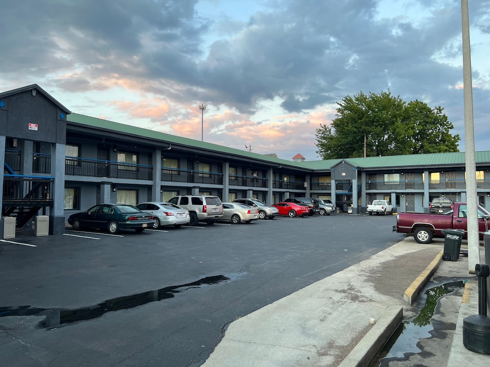 Executive Inn and Suites Jackson - photo 39