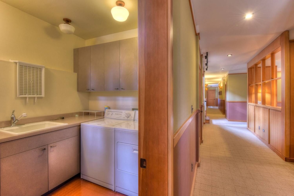 Luxury Northstar Palace w Hot Tub & Games - photo 35