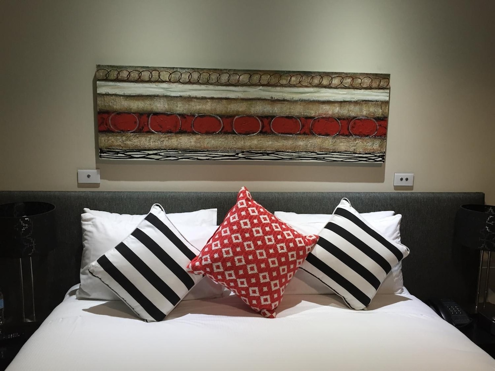Calamvale Suites and Conference Centre — 4-Star Luxury Hotel in Calamvale, Australia