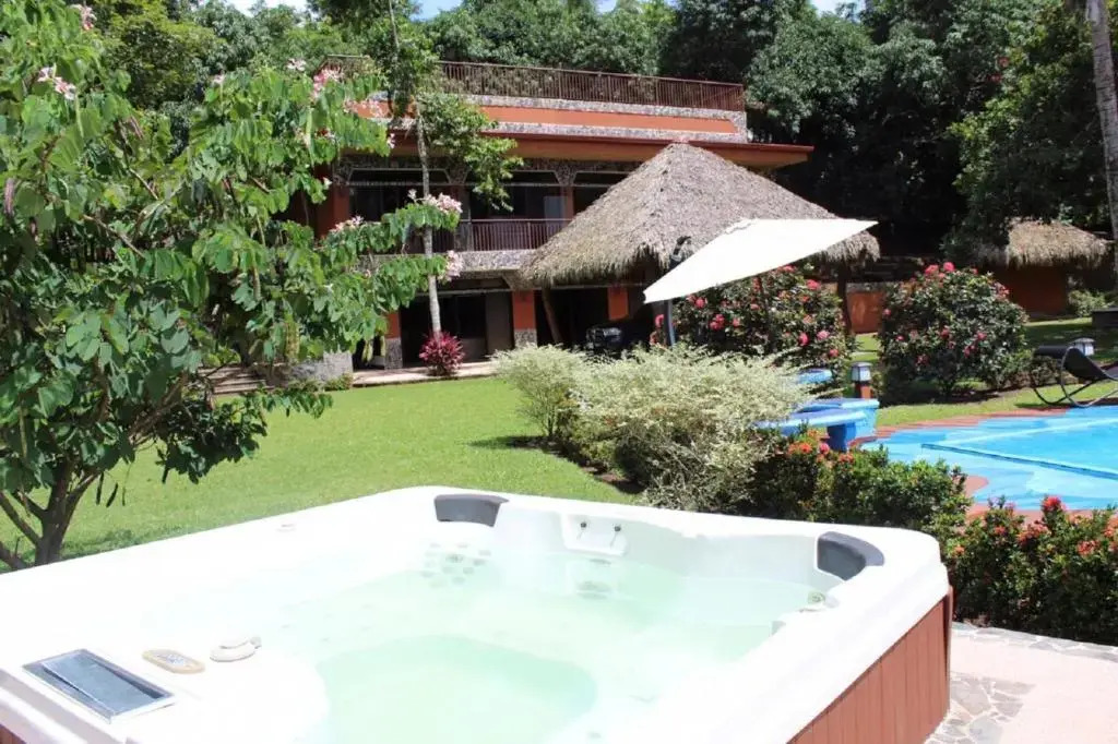 Hotel Poza Blanca Lodge — 4-Star Luxury Hotel in Alajuela, Costa Rica