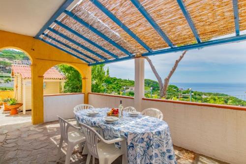 Tra Il Borgo E Il Mare Bel Horizonte — 4-Star Luxury Hotel in Capoliveri, Italy